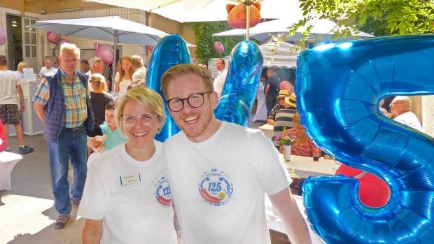 Nach erfolgreicher Übernahme der elterlichen Fleischerei Gref-Völsing führen Franziska und Mauro Scarpello den Handwerksbetrieb weiter. Nach erfolgreicher Übernahme der elterlichen Fleischerei Gref-Völsing führen Franziska und Mauro Scarpello den Handwerksbetrieb weiter.