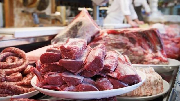 2018 wurden Pro-Kopf 35,69 Kilogramm Schweinefleisch verzehrt. 2018 wurden Pro-Kopf 35,69 Kilogramm Schweinefleisch verzehrt.