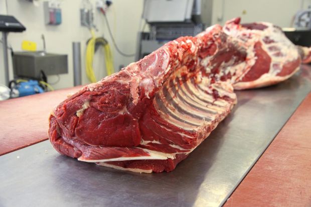 Hochwertiges Fleisch, wie hier vom Simmentaler Rind, kaufen die Kunden vermehrt im Internet. Hochwertiges Fleisch, wie hier vom Simmentaler Rind, kaufen die Kunden vermehrt im Internet.