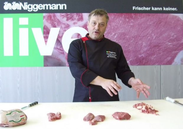 Fleischsommelier Christoph Grabowski beschreibt in Wort und Bild wie beispielsweise eine Lammkeule zerlegt wird. Fleischsommelier Christoph Grabowski beschreibt in Wort und Bild wie beispielsweise eine Lammkeule zerlegt wird.