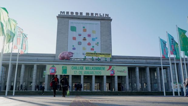 Greenpeace protestierte bei der Grünen Woche in Berlin. Greenpeace protestierte bei der Grünen Woche in Berlin.