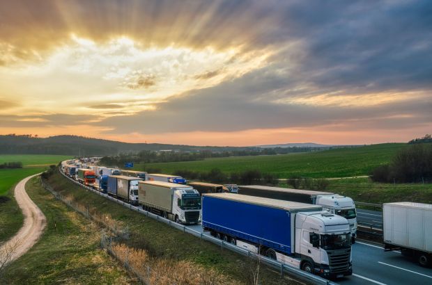 Diese Bilder soll es aufgrund von Grenzkrontrollen nicht mehr geben: Tausende LKW stauen sich auf über 25 Kilometer bis zur deutsch-polnischen Grenze in Görlitz. Diese Bilder soll es aufgrund von Grenzkrontrollen nicht mehr geben: Tausende LKW stauen sich auf über 25 Kilometer bis zur deutsch-polnischen Grenze in Görlitz.