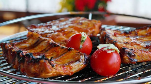 Bei Temperaturen von deutlich über 30 Grad hält sich die Lust auf Grillfleisch merklich in Grenzen. Bei Temperaturen von deutlich über 30 Grad hält sich die Lust auf Grillfleisch merklich in Grenzen.
