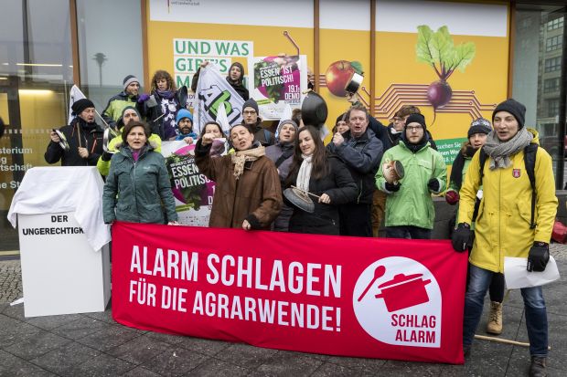 Unter dem Motto „Wir haben es satt!“ wird wieder zur Grünen Woche in Berlin demonstriert. Unter dem Motto „Wir haben es satt!“ wird wieder zur Grünen Woche in Berlin demonstriert.