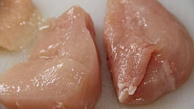 Germanwatch bemängelt, dass mehr als die Hälfte der untersuchten Hähnchenfleisch-Produkte resistente Keime trugen. Germanwatch bemängelt, dass mehr als die Hälfte der untersuchten Hähnchenfleisch-Produkte resistente Keime trugen.