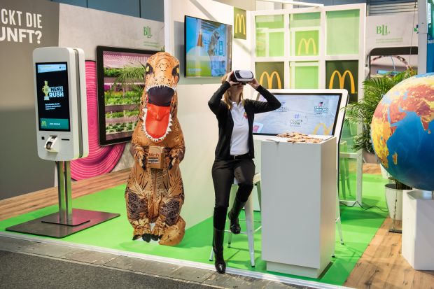 McDonald's Stand auf der Internationalen Grünen Woche. Hier erfahren Besucher mehr über Best Beef 2.0. Außerdem kann mit einer Datenbrille eine virtuelle Restauranttour absolviert werden. McDonald's Stand auf der Internationalen Grünen Woche. Hier erfahren Besucher mehr über Best Beef 2.0. Außerdem kann mit einer Datenbrille eine virtuelle Restauranttour absolviert werden.