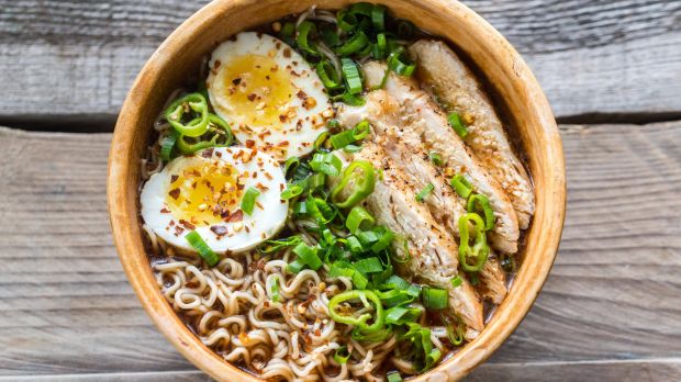 In den vergangenen Jahren stieg in Japan der Verbrauch von Geflügelfleisch, das unter anderem als Zutat in Ramen-Suppen verwendet wird. Der Fischverzehr sank dagegen, vor allem wegen der höheren Preise. In den vergangenen Jahren stieg in Japan der Verbrauch von Geflügelfleisch, das unter anderem als Zutat in Ramen-Suppen verwendet wird. Der Fischverzehr sank dagegen, vor allem wegen der höheren Preise.