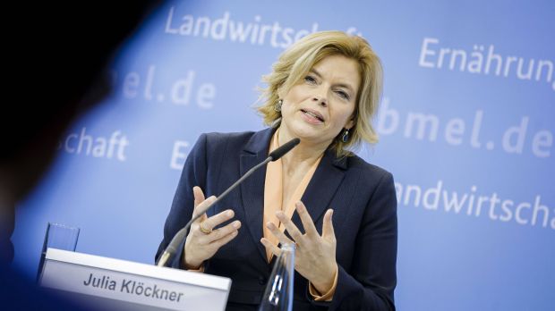 Bundeslandwirtschaftsministerin Julia Klöckner betont wiederholt die große Bedeutung einer reibungslos funktionierenden Logistik. Bundeslandwirtschaftsministerin Julia Klöckner betont wiederholt die große Bedeutung einer reibungslos funktionierenden Logistik.