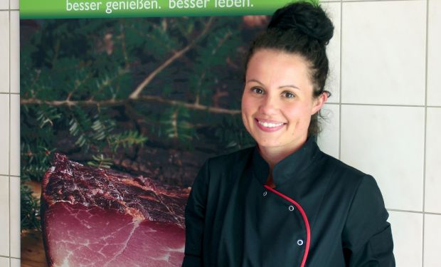 Köchin, Partyservicespezialistin und Ernährungsberaterin: Nathalie Zuber möchte in einigen Jahren gemeinsam mit ihrem Bruder Lucas den Familienbetrieb in Ottersweier weiterführen. Köchin, Partyservicespezialistin und Ernährungsberaterin: Nathalie Zuber möchte in einigen Jahren gemeinsam mit ihrem Bruder Lucas den Familienbetrieb in Ottersweier weiterführen.