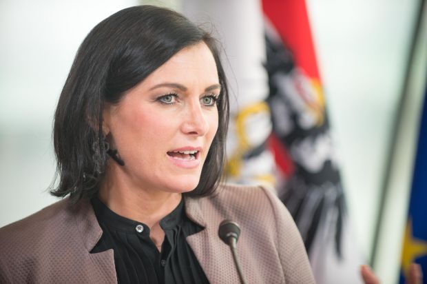 Österreichs Bundesministerin für Landwirtschaft, Elisabeth Köstinger, soll sich für ein Ende des Preisdumpings einsetzen. Österreichs Bundesministerin für Landwirtschaft, Elisabeth Köstinger, soll sich für ein Ende des Preisdumpings einsetzen.