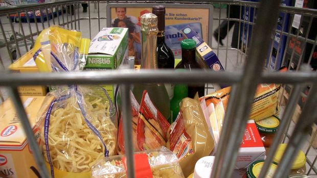 Mikroplastik kann durch Nahrung aufgenommen werden, doch es mangelt an Methoden, um den Verbleib oder Abbau im Körper zu untersuchen. Mikroplastik kann durch Nahrung aufgenommen werden, doch es mangelt an Methoden, um den Verbleib oder Abbau im Körper zu untersuchen.
