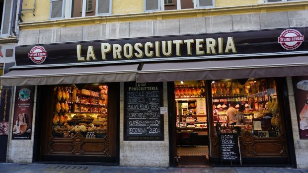 Italien gehört zu den am stärksten vom Coronavirus betroffenen Ländern. Trotzdem sind die handwerklichen Fleischereien im Land größtenteils geöffnet. Italien gehört zu den am stärksten vom Coronavirus betroffenen Ländern. Trotzdem sind die handwerklichen Fleischereien im Land größtenteils geöffnet.