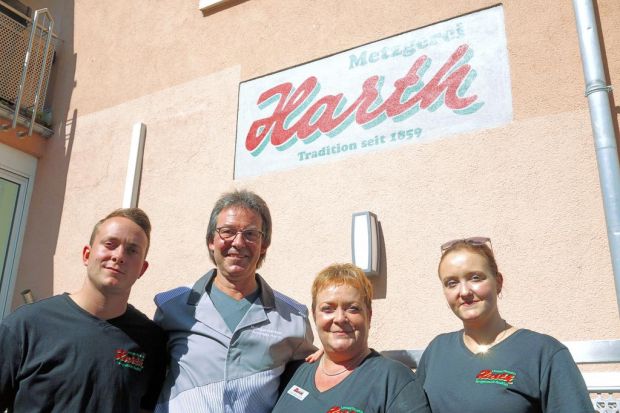 Die sechste und siebte Generation der Familie Harth betreibt die Landmetzgerei (von links): Joshua, Andreas, Anja und Jennifer Harth. Die sechste und siebte Generation der Familie Harth betreibt die Landmetzgerei (von links): Joshua, Andreas, Anja und Jennifer Harth.