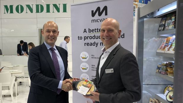Micvac-CEO Michael Bogdanski und Paolo Mondini (rechts) besiegeln auf der IFFA eine Kooperation. Micvac-CEO Michael Bogdanski und Paolo Mondini (rechts) besiegeln auf der IFFA eine Kooperation.