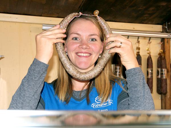 Lena Wagner wirbt für die delikate Weckewurst aus Rotenburg-Seifertshausen. Lena Wagner wirbt für die delikate Weckewurst aus Rotenburg-Seifertshausen.