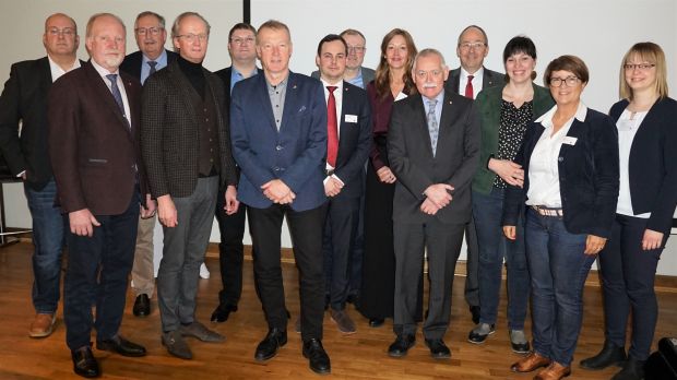 Brachten die Obermeister auf den neuesten Stand: Haupt- und Ehrenamt des DFV. Brachten die Obermeister auf den neuesten Stand: Haupt- und Ehrenamt des DFV.