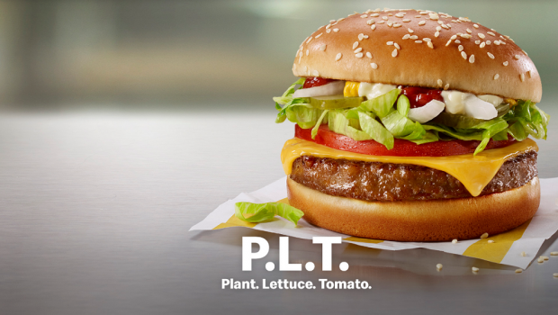 McDonald's testet einen veganen Burger von Beyond Meat. McDonald's testet einen veganen Burger von Beyond Meat.