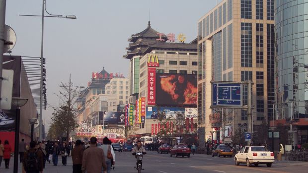 In Peking normalisiert sich das öffentlich Leben allmählich. In vielen Betrieben wird wieder weitgehend normal gearbeitet. Das gilt auch für den Fleischsektor. In Peking normalisiert sich das öffentlich Leben allmählich. In vielen Betrieben wird wieder weitgehend normal gearbeitet. Das gilt auch für den Fleischsektor.