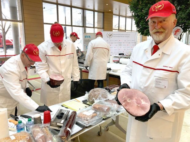 Zeigte sich beeindruckt vom handwerklichen Können der amerikanischen Kollegen: Juryobmann und DFV-Vizepräsident Eckhart Neun. Zeigte sich beeindruckt vom handwerklichen Können der amerikanischen Kollegen: Juryobmann und DFV-Vizepräsident Eckhart Neun.