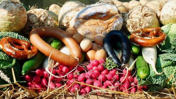 Verbraucher legen bei Bio-Produkten besonderen Wert auf artgerechte Tierhaltung und die regionale Herkunft. Verbraucher legen bei Bio-Produkten besonderen Wert auf artgerechte Tierhaltung und die regionale Herkunft.
