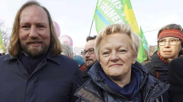 Ranate Künast, hier bei der "Wir haben es satt"-Demonstration 2019, fordert mehr Platz für die Tiere im Stall. Ranate Künast, hier bei der "Wir haben es satt"-Demonstration 2019, fordert mehr Platz für die Tiere im Stall.