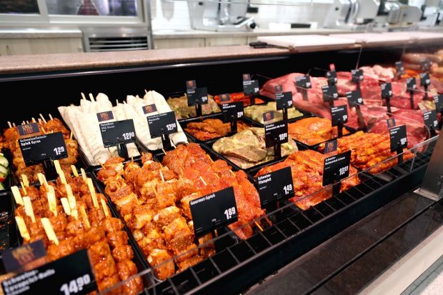 Stolze 17 Meter misst die Bedientheke des Sinsheimer Rewe-Markts. Stolze 17 Meter misst die Bedientheke des Sinsheimer Rewe-Markts.