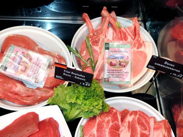 Trotz eines stolzen Preises ist Duroc-Schweinefleisch bei Rewe Stenten gefragt. Trotz eines stolzen Preises ist Duroc-Schweinefleisch bei Rewe Stenten gefragt.