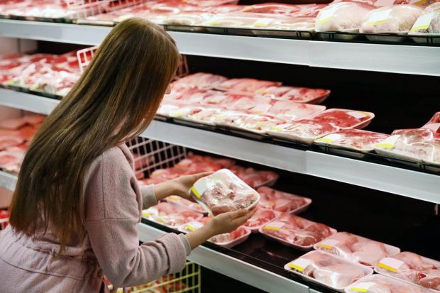 Bald teurer? Politiker fordern höhere Steuern auf Fleisch, um das Tierwohl voranzutreiben. Bald teurer? Politiker fordern höhere Steuern auf Fleisch, um das Tierwohl voranzutreiben.
