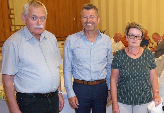 Legte gute Zahlen vor: die Führung des Fürther Schlachthofs mit Geschäftsführer Konrad Ammon jun. (links), Beiratsvorsitzendem Bernd Wehr und Co-Geschäftsführerin Monika Peter. Legte gute Zahlen vor: die Führung des Fürther Schlachthofs mit Geschäftsführer Konrad Ammon jun. (links), Beiratsvorsitzendem Bernd Wehr und Co-Geschäftsführerin Monika Peter.