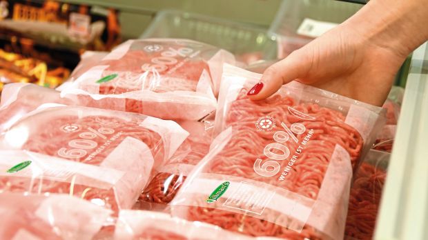 Die mit Hackfleisch gefüllten und Gas aufgeblasenen Beutel lassen sich gut stapeln und benötigen deutlich weniger Material. Die mit Hackfleisch gefüllten und Gas aufgeblasenen Beutel lassen sich gut stapeln und benötigen deutlich weniger Material.