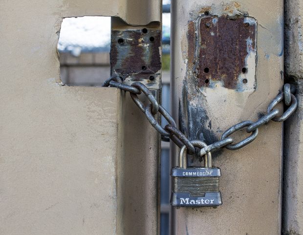 Das Unternehmen geht weiter gegen die Betriebsstilllegung vor. Das Unternehmen geht weiter gegen die Betriebsstilllegung vor.