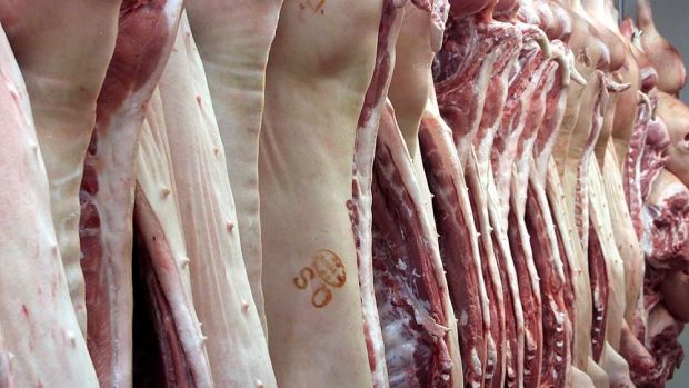 Derzeit werden in Deutschland pro Woche mehr als eine Million Schweine geschlachtet. Derzeit werden in Deutschland pro Woche mehr als eine Million Schweine geschlachtet.