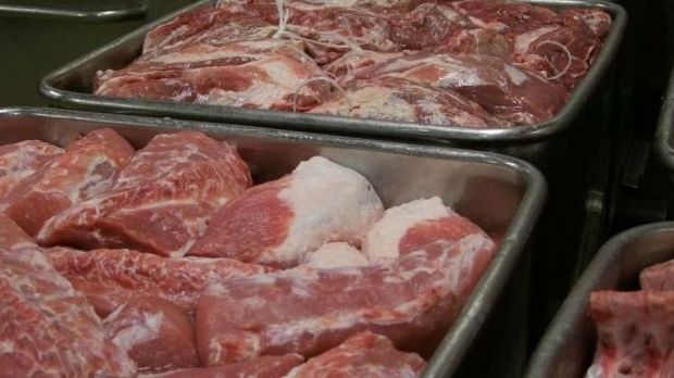 Steigende Preise dämpfen die Nachfrage für Schweinefleisch in China. Dennoch bleibt der Importbedarf hoch. Steigende Preise dämpfen die Nachfrage für Schweinefleisch in China. Dennoch bleibt der Importbedarf hoch.