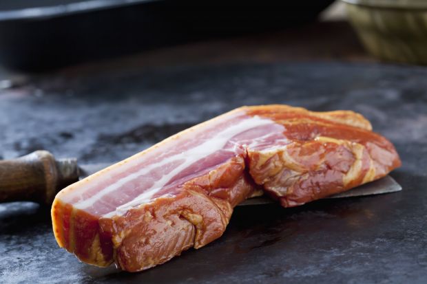 Das Wammerl ist ein frischer oder geräucherter Schweinebauch, der besonders in der bayerischen Küche beliebt ist. Das Wammerl ist ein frischer oder geräucherter Schweinebauch, der besonders in der bayerischen Küche beliebt ist.