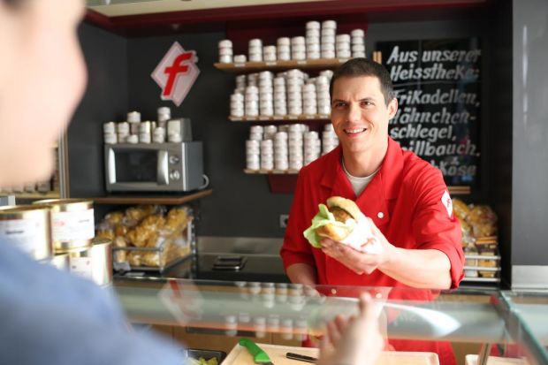 Beliebter Snack im Norden und Westen: Das Frikadellenbrötchen. Beliebter Snack im Norden und Westen: Das Frikadellenbrötchen.