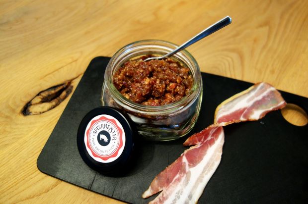 Der Bacon Jam mit dem rauchigen süßen Geschmack weist durchaus Suchtpotenzial auf. Der Bacon Jam mit dem rauchigen süßen Geschmack weist durchaus Suchtpotenzial auf.