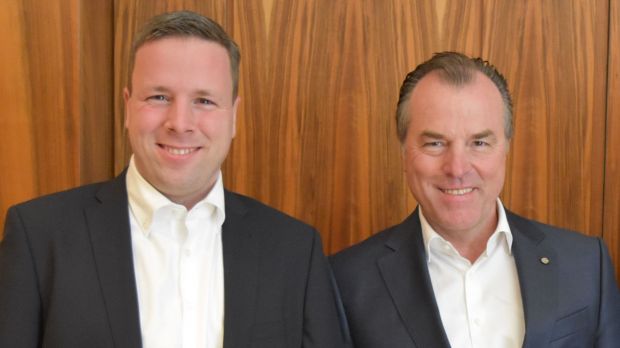 Robert Tönnies (links) und Clemens Tönnies nach der außergerichtlichen Einigung 2017. Robert Tönnies (links) und Clemens Tönnies nach der außergerichtlichen Einigung 2017.