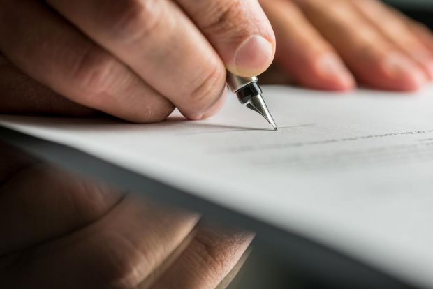 Schnuppertage oder Probearbeiten im Betrieb: Eine vorher getroffene schriftliche Vereinbarung schafft Klarheit. Schnuppertage oder Probearbeiten im Betrieb: Eine vorher getroffene schriftliche Vereinbarung schafft Klarheit.
