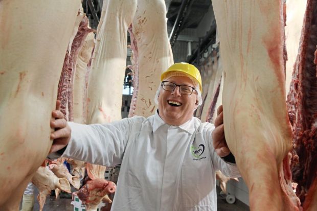 Allard Bakker ist Geschäftsführer der Vion-Bioschiene „de Groene Weg“ in den Niederlanden und blickt zuversichtlich in die Zukunft. Nicht nur, wenn es um den Absatz der Bio-Schweine geht. Allard Bakker ist Geschäftsführer der Vion-Bioschiene „de Groene Weg“ in den Niederlanden und blickt zuversichtlich in die Zukunft. Nicht nur, wenn es um den Absatz der Bio-Schweine geht.