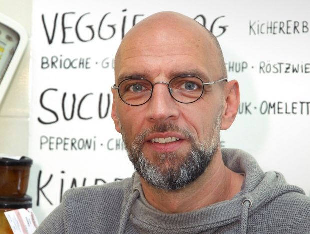 Koch und Wurstenthusiast Walter Schnerring verfügt als Erfinder der „Fetten Kuh“ über gastronomische Expertise. Koch und Wurstenthusiast Walter Schnerring verfügt als Erfinder der „Fetten Kuh“ über gastronomische Expertise.