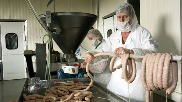 Auch die Unternehmen, die Wurstwaren produzieren, gelten als systemrelevant. Auch die Unternehmen, die Wurstwaren produzieren, gelten als systemrelevant.
