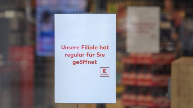 Viele Supermärkte sehen sich genötigt, auf Gerüchte zu reagieren, die in den Sozialen Medien verbreitet werden. Viele Supermärkte sehen sich genötigt, auf Gerüchte zu reagieren, die in den Sozialen Medien verbreitet werden.