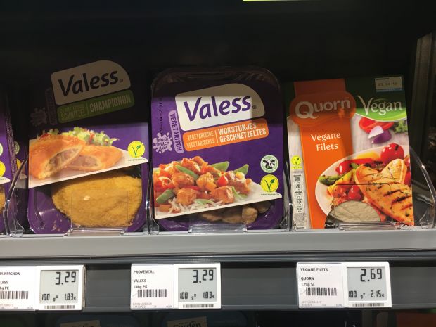Nicht immer ist auf den ersten Blick erkennbar, ob es sich um ein vegetarisches, veganes oder fleischhaltiges Produkt handelt. Nicht immer ist auf den ersten Blick erkennbar, ob es sich um ein vegetarisches, veganes oder fleischhaltiges Produkt handelt.
