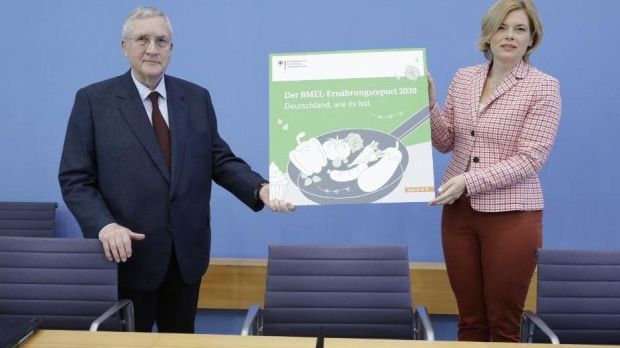 Landwirtschaftsministerin Julia Klöckner und Manfred Güller, Geschäftsführer des Forsa-Instituts, stellen gemeinsam den Ernährungsreport 2020 vor. Landwirtschaftsministerin Julia Klöckner und Manfred Güller, Geschäftsführer des Forsa-Instituts, stellen gemeinsam den Ernährungsreport 2020 vor.
