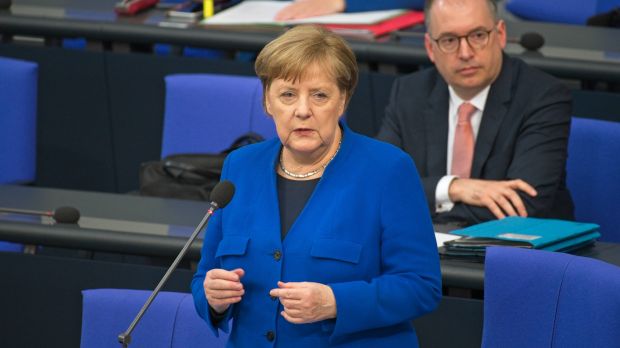 Angela Merkel will die Infektionsherde an Schlachthöfen hart bekämpfen. Das kündigte die Bundeskanzlerin im Bundestag an. Angela Merkel will die Infektionsherde an Schlachthöfen hart bekämpfen. Das kündigte die Bundeskanzlerin im Bundestag an.