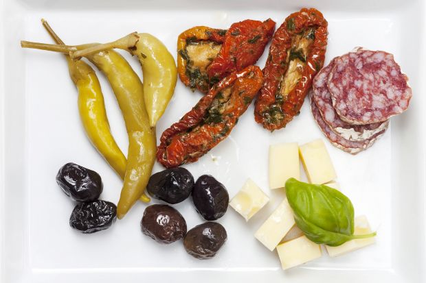 Selbst eine kleine Auswahl italienischer Antipasti in der Theke sorgt bei den Kunden für ein wenig Urlaubsfeeling und gibt Umsatzimpulse. Selbst eine kleine Auswahl italienischer Antipasti in der Theke sorgt bei den Kunden für ein wenig Urlaubsfeeling und gibt Umsatzimpulse.