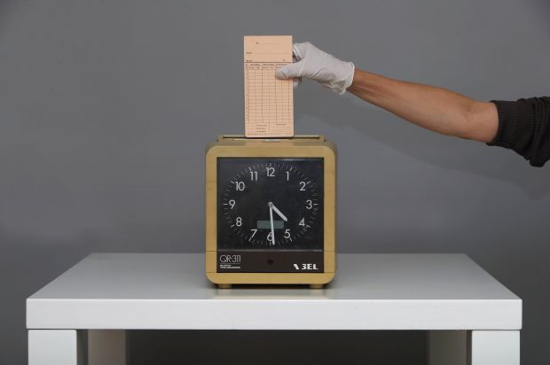 Die Arbeitszeit darf auf zwölf Stunden am Tag verlängert werden. Die Arbeitszeit darf auf zwölf Stunden am Tag verlängert werden.
