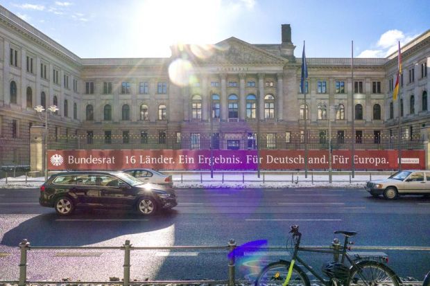 In seiner 1000. Sitzung befasste sich der Bundesrat unter anderem mit der Umsetzung der europäischen Richtlinie gegen unlautere Handelspraktiken. In seiner 1000. Sitzung befasste sich der Bundesrat unter anderem mit der Umsetzung der europäischen Richtlinie gegen unlautere Handelspraktiken.