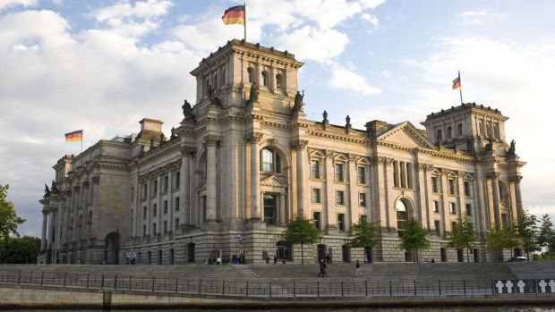 Die Große Koalition hat neben der Verlängerung des Kurzarbeitergeldes weitere wichtige Beschlüsse getroffen. Die Große Koalition hat neben der Verlängerung des Kurzarbeitergeldes weitere wichtige Beschlüsse getroffen.