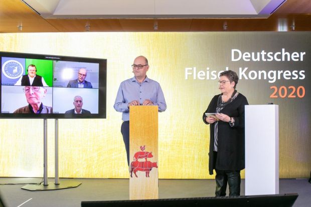 Wie könnte die neue Strategie für eine zukunftsfähige Nutztierhaltung aussehen? Diese und andere Fragen diskutierten Renate Kühlcke und Dirk Lenders mit ihren Gästen am Bildschirm. Wie könnte die neue Strategie für eine zukunftsfähige Nutztierhaltung aussehen? Diese und andere Fragen diskutierten Renate Kühlcke und Dirk Lenders mit ihren Gästen am Bildschirm.